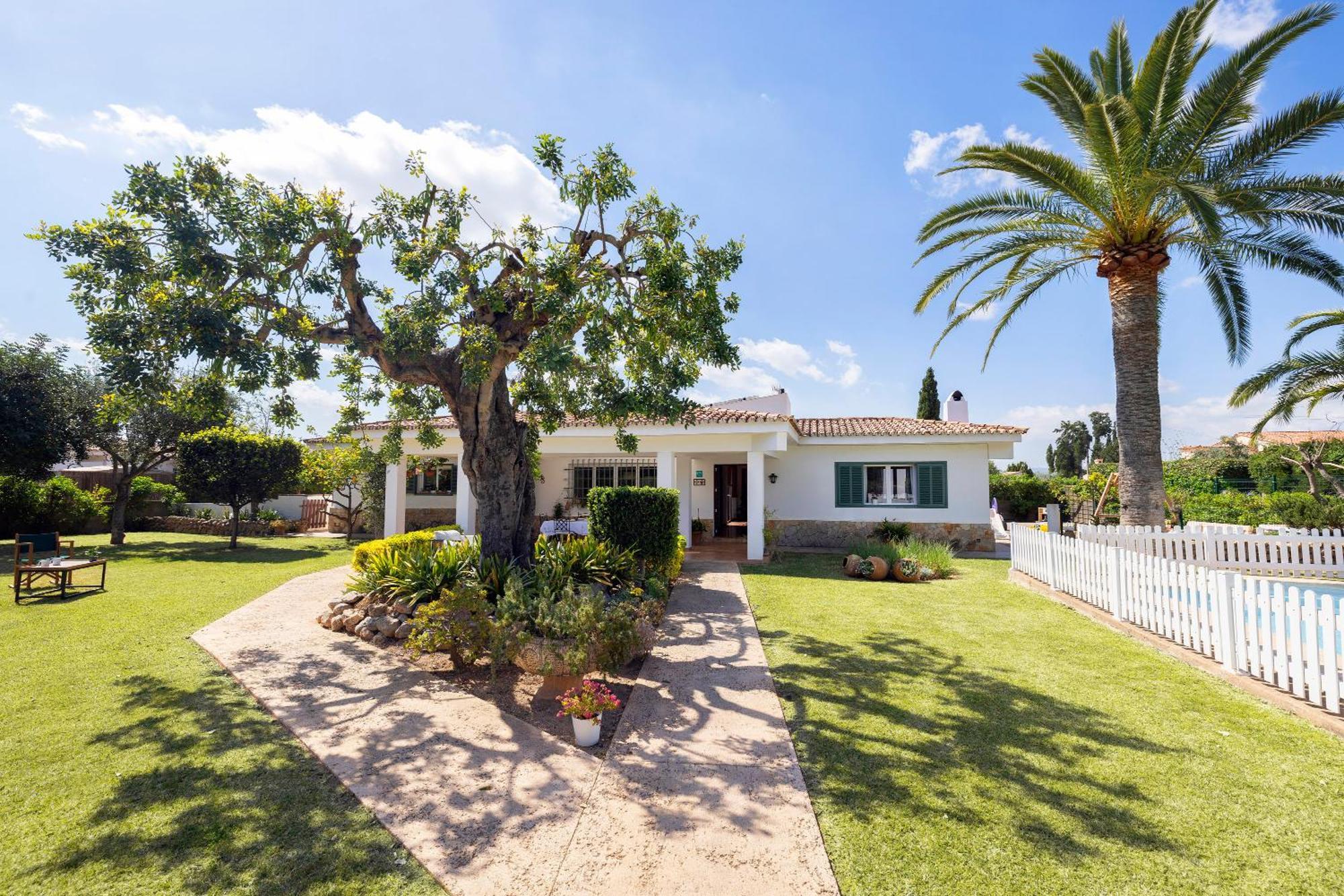 Ideal House For Two Families With Pool And Barbecue Plamanyola Exterior foto