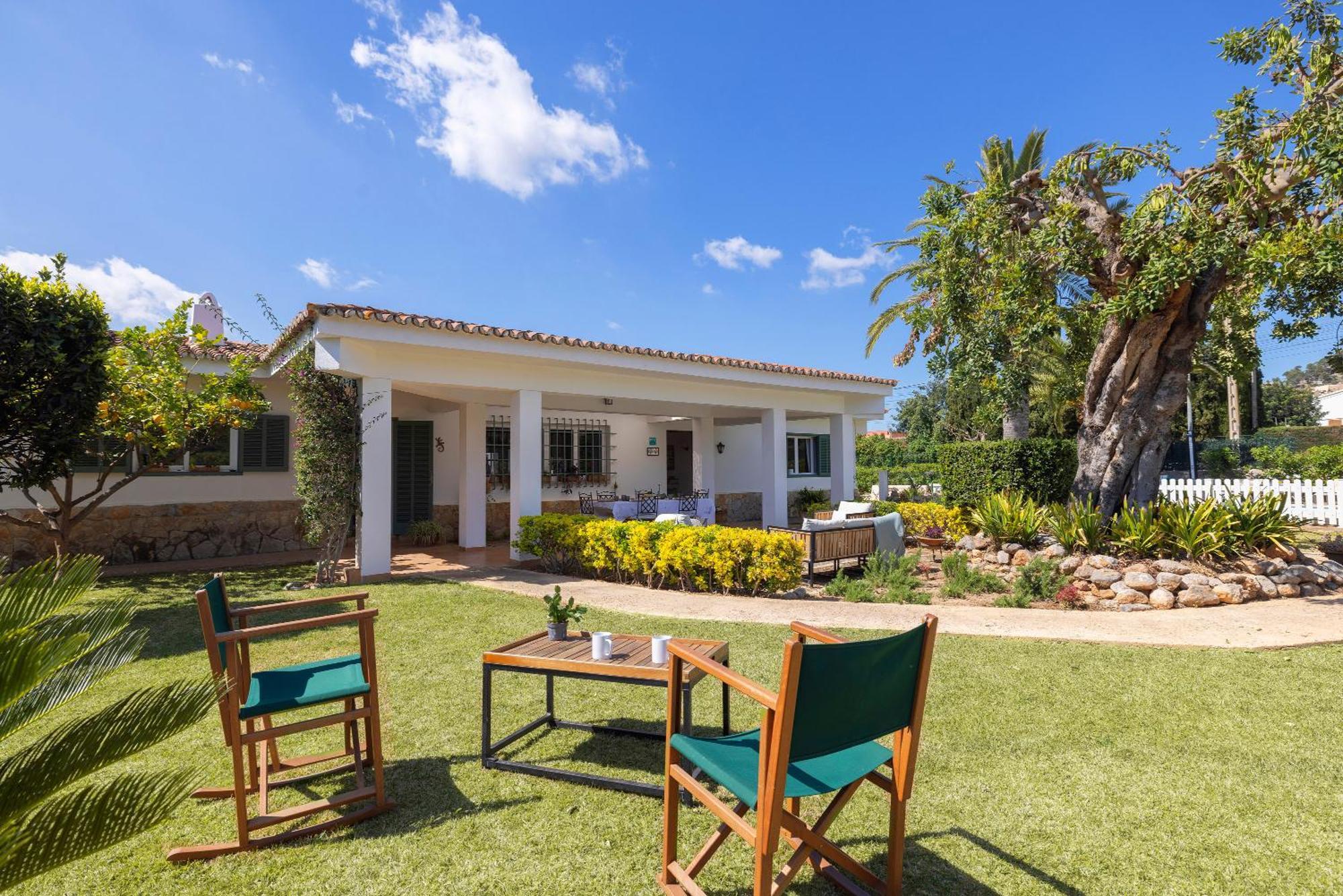 Ideal House For Two Families With Pool And Barbecue Plamanyola Exterior foto